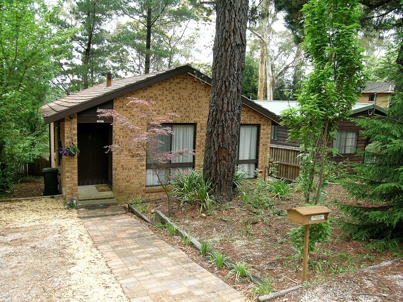 6 ST ELMO AVENUE, Blackheath NSW 2785