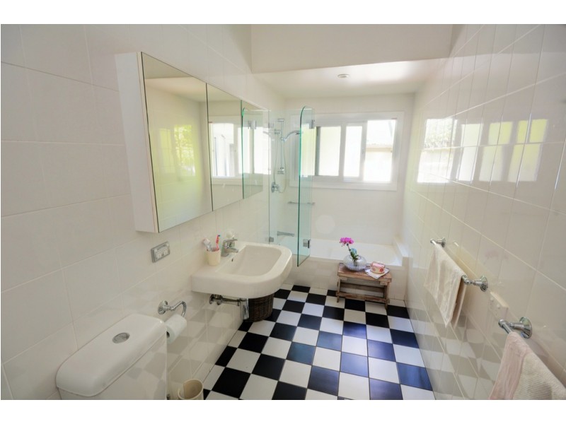 18 Barratt St, Blackheath NSW 2785