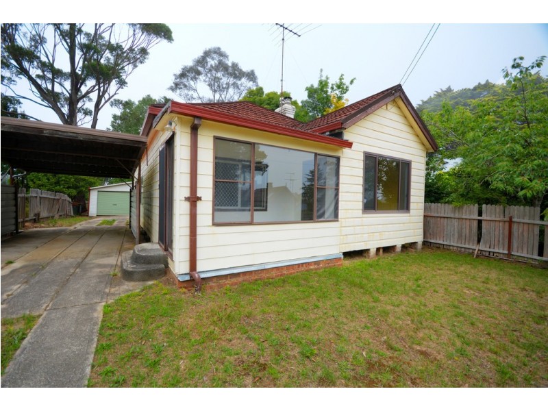 12 Clyde Avenue, Blackheath NSW 2785