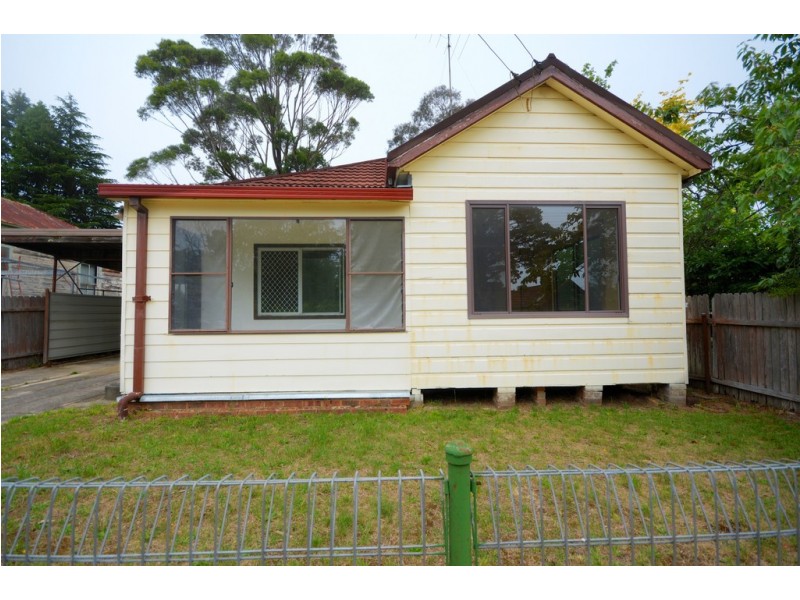 12 Clyde Avenue, Blackheath NSW 2785