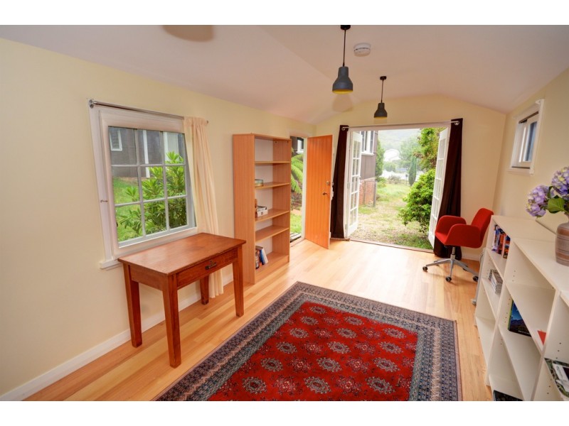 6 Mel Avenue, Blackheath NSW 2785