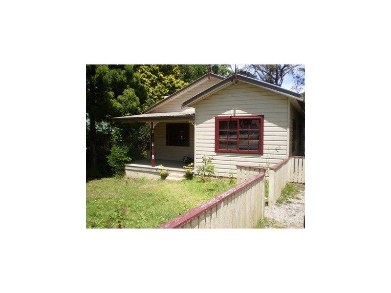 13 CHELMSFORD AVE, Blackheath NSW 2785
