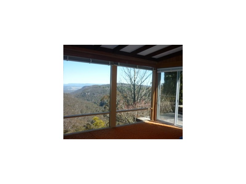 16 STAVELEY PDE, Blackheath NSW 2785