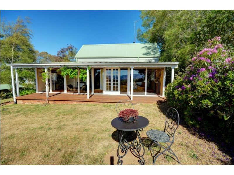 16 Lookout Street, Blackheath NSW 2785