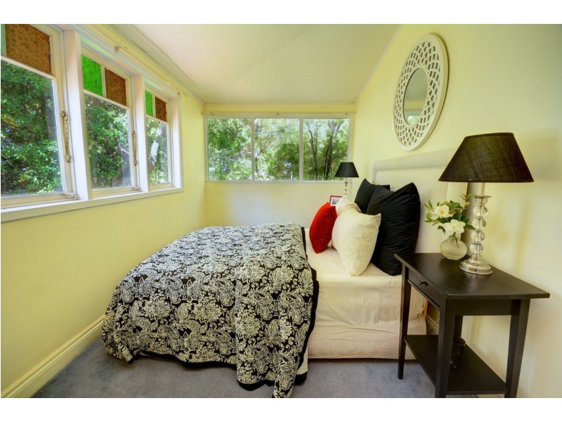 16 Lookout Street, Blackheath NSW 2785