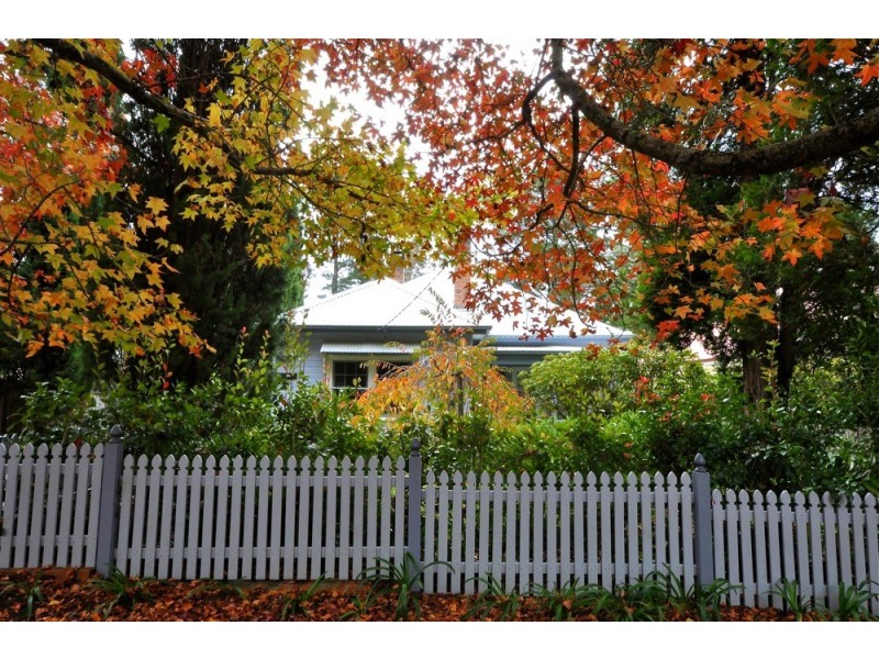 16 Belvidere Avenue, Blackheath NSW 2785