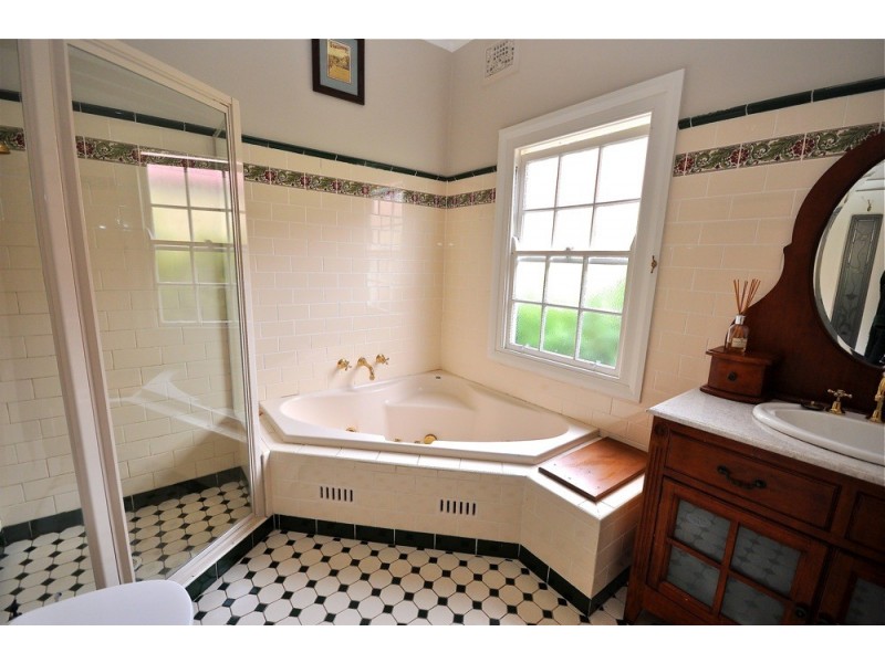 16 Belvidere Avenue, Blackheath NSW 2785