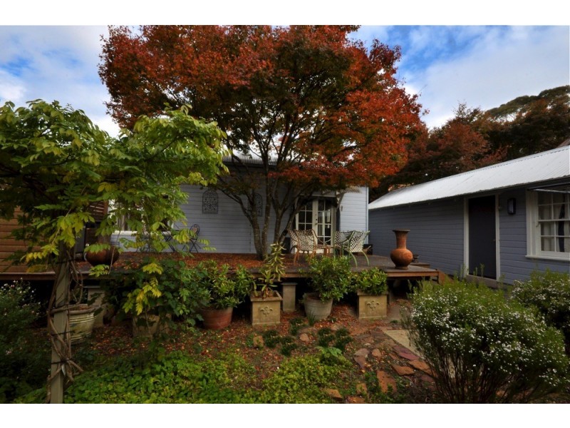 16 Belvidere Avenue, Blackheath NSW 2785