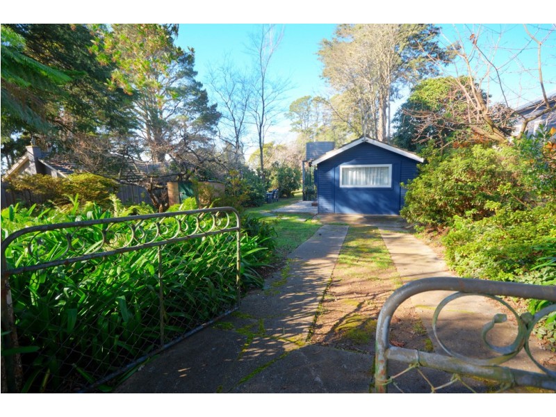 11 Barratt Street, Blackheath NSW 2785