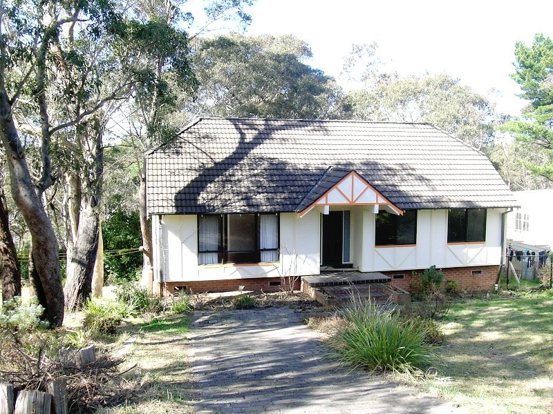 11 Lawrence St, Blackheath NSW 2785