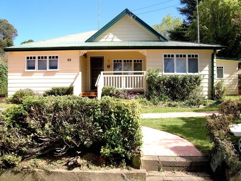 89 Govetts Leap Rd, Blackheath NSW 2785