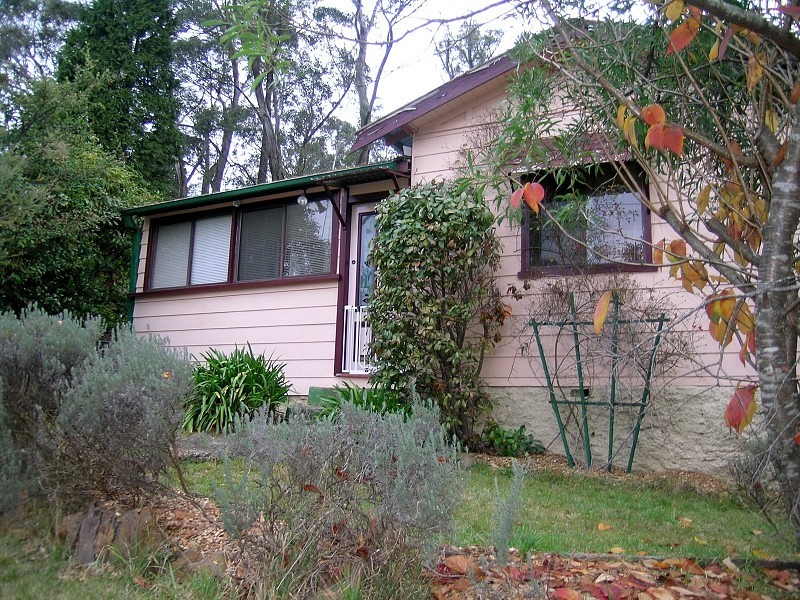 8 Row Street, Blackheath NSW 2785