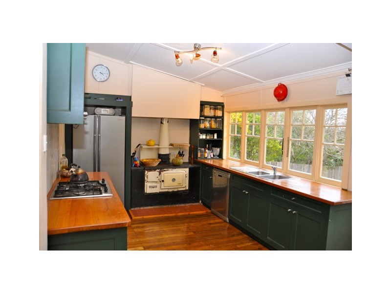 11 Staveley Parade, Blackheath NSW 2785