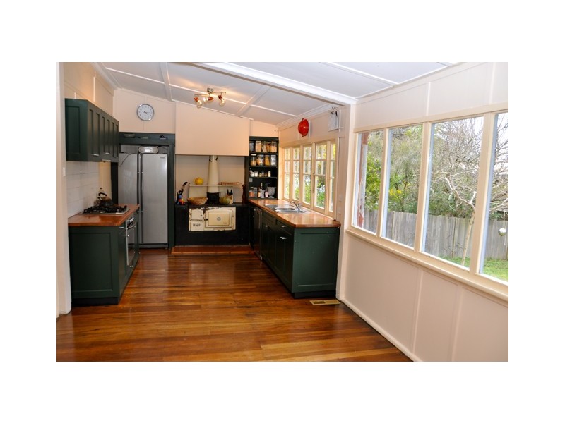 11 Staveley Parade, Blackheath NSW 2785