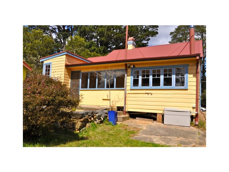 11 Staveley Parade, Blackheath NSW 2785