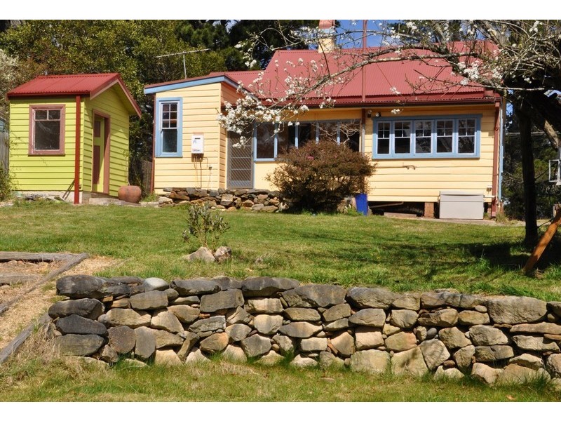 11 Staveley Parade, Blackheath NSW 2785