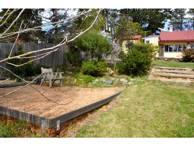 11 Staveley Parade, Blackheath NSW 2785