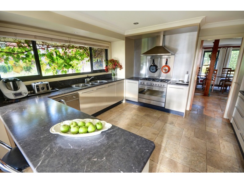 32 Wynnes Rocks Road, Mount Wilson NSW 2786