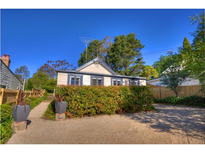 25 Lookout Street, Blackheath NSW 2785