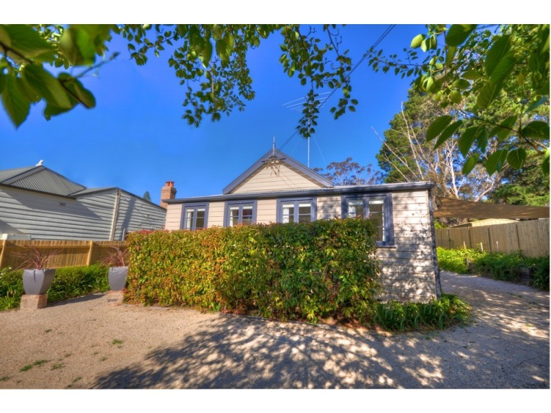 25 Lookout Street, Blackheath NSW 2785