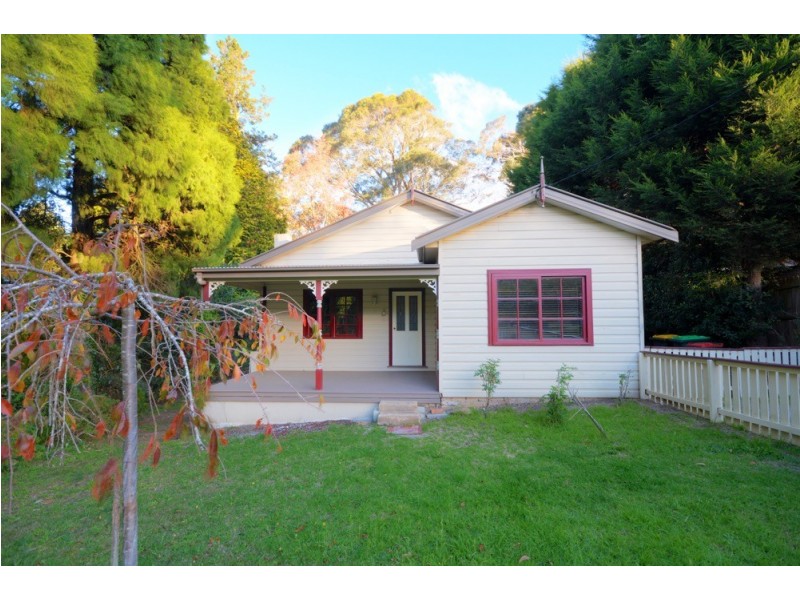 13 CHELMSFORD AVE, Blackheath NSW 2785