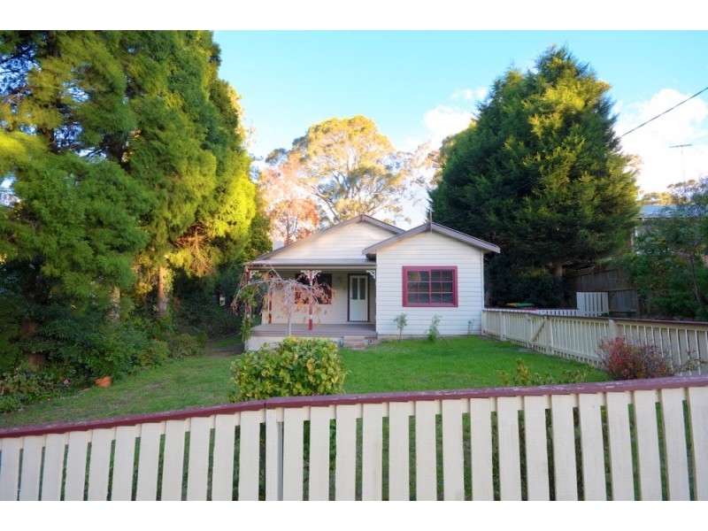 13 CHELMSFORD AVE, Blackheath NSW 2785