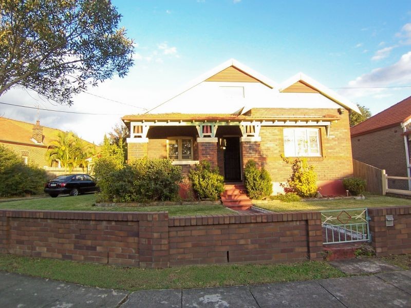 8 Birriwa Avenue, Belfield NSW 2191