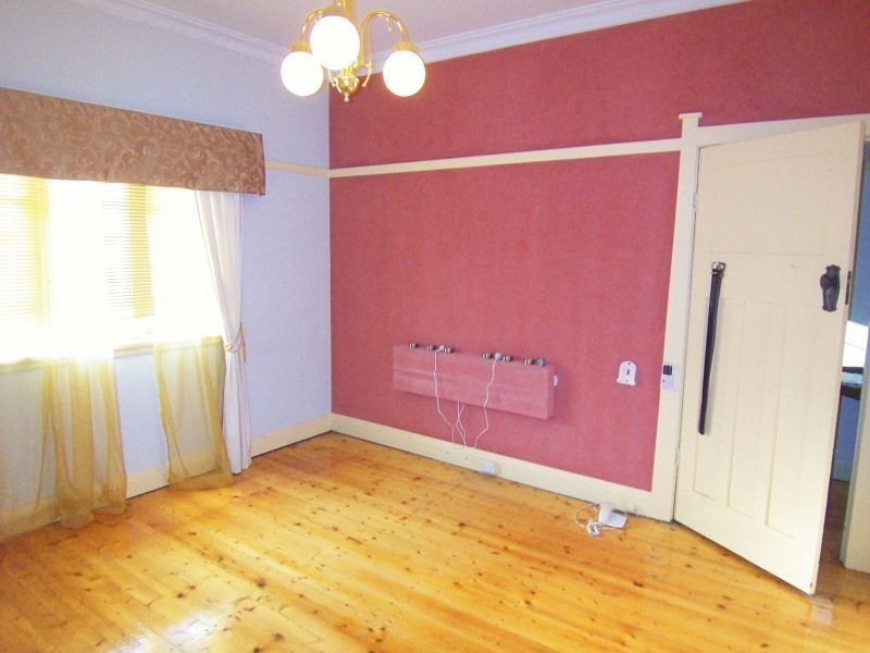 8 Birriwa Avenue, Belfield NSW 2191