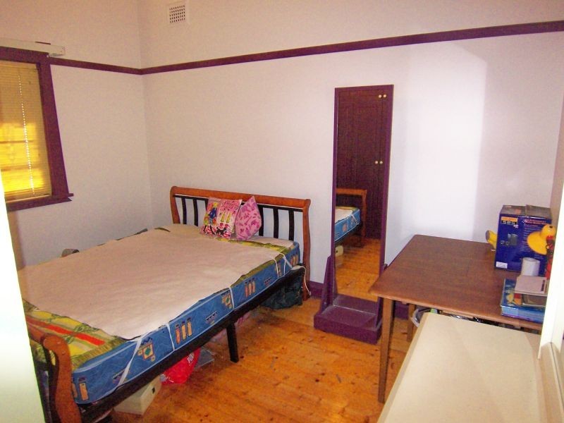 8 Birriwa Avenue, Belfield NSW 2191