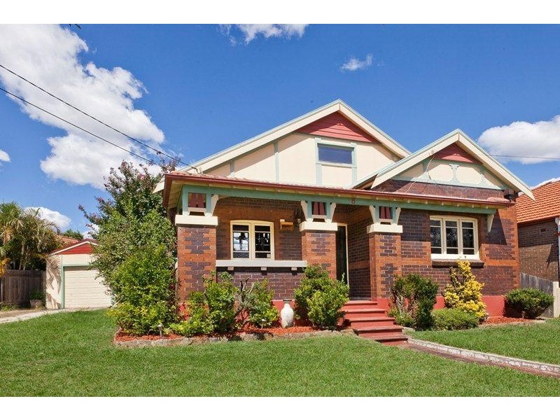 8 Birriwa Ave, Belfield NSW 2191