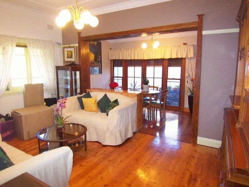 8 Birriwa Ave, Belfield NSW 2191