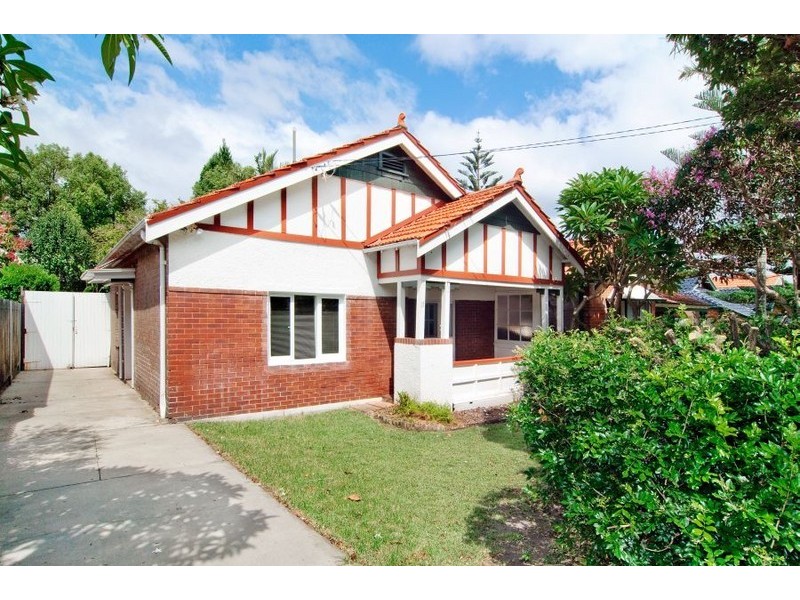 11 Hampden Rd, Russell Lea NSW 2046