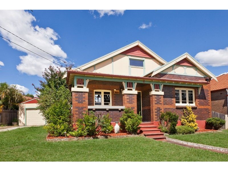 8 Birriwa Ave, Belfield NSW 2191