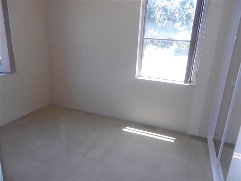 4/33-35 Marlene Crescent, Greenacre NSW 2190