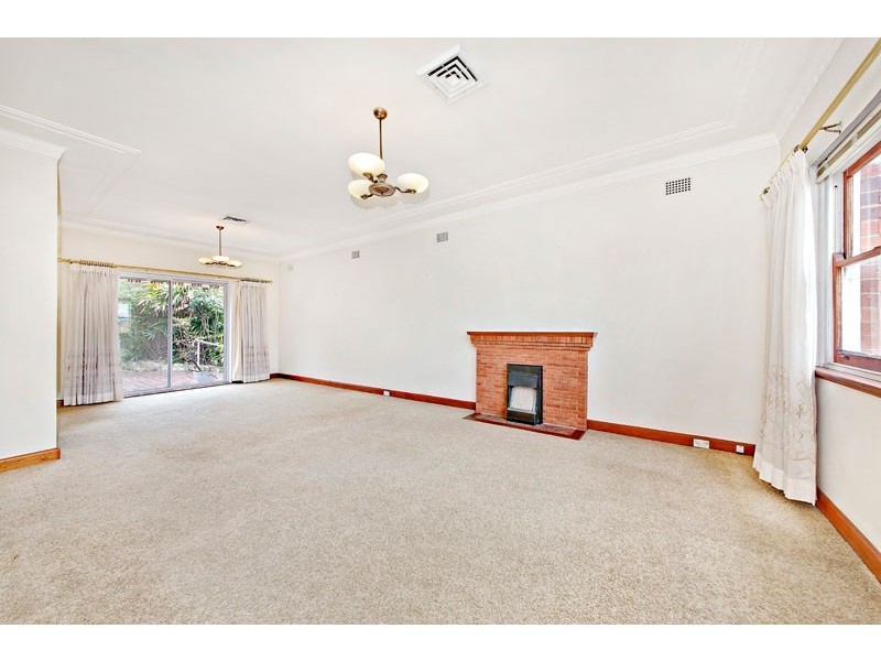 19 Robert Avenue, Russell Lea NSW 2046