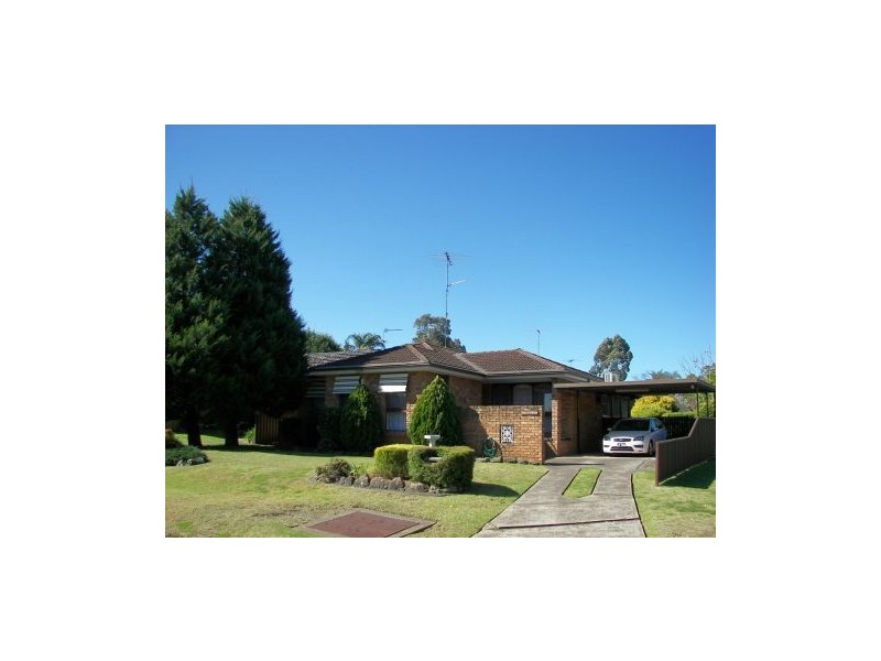 8 Wentworth Drive, Camden South NSW 2570