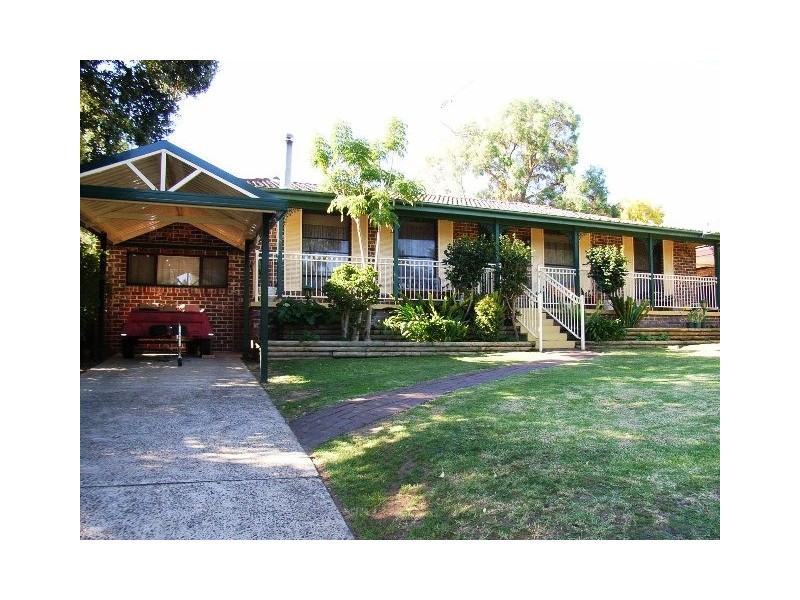 13 Edward Street, The Oaks NSW 2570