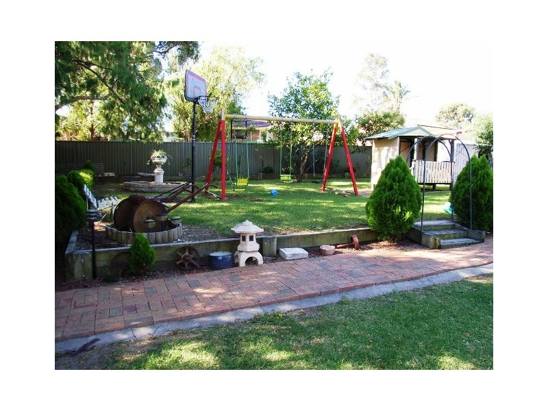 13 Edward Street, The Oaks NSW 2570