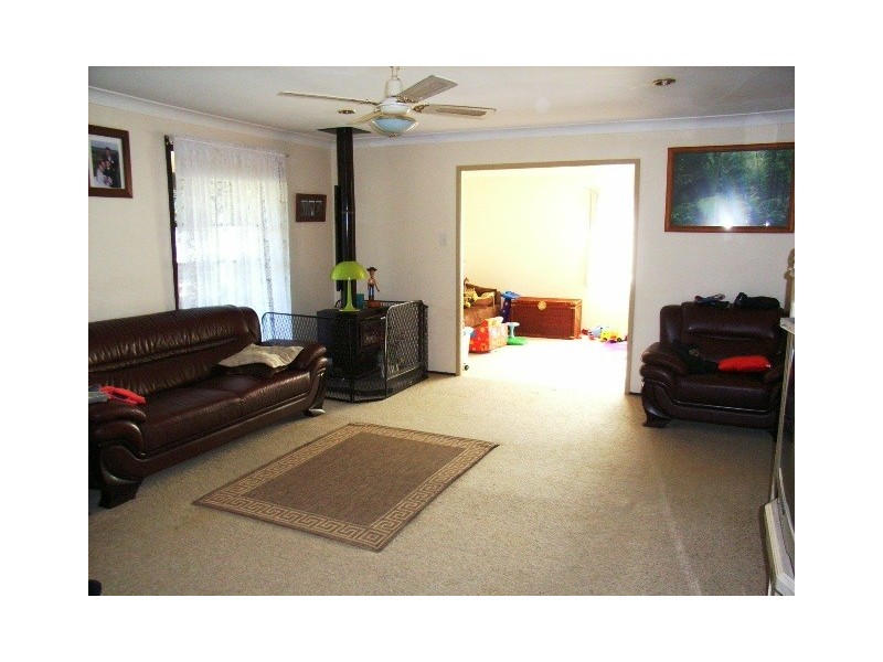 13 Edward Street, The Oaks NSW 2570