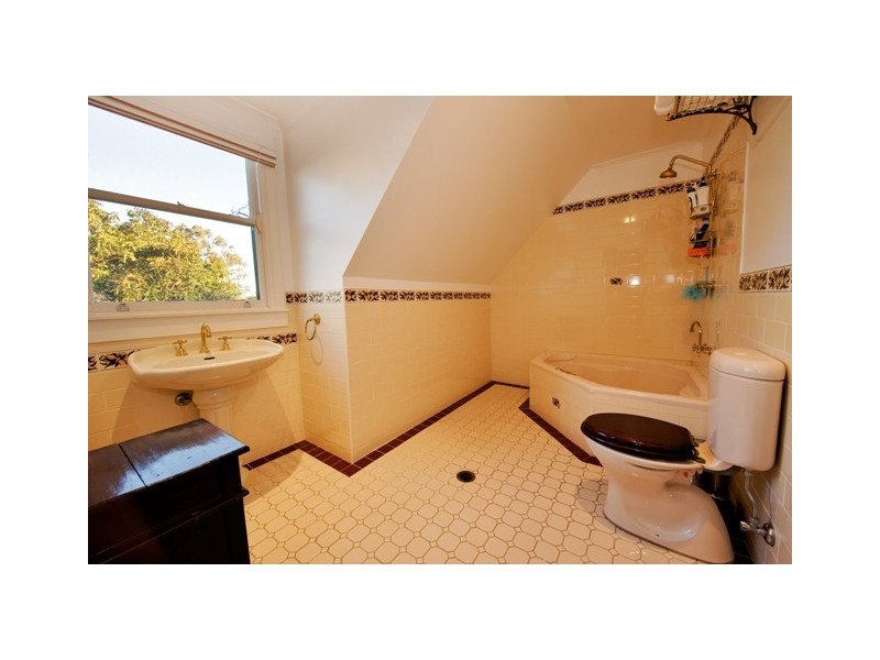 1 Kimbarra Avenue, Camden NSW 2570