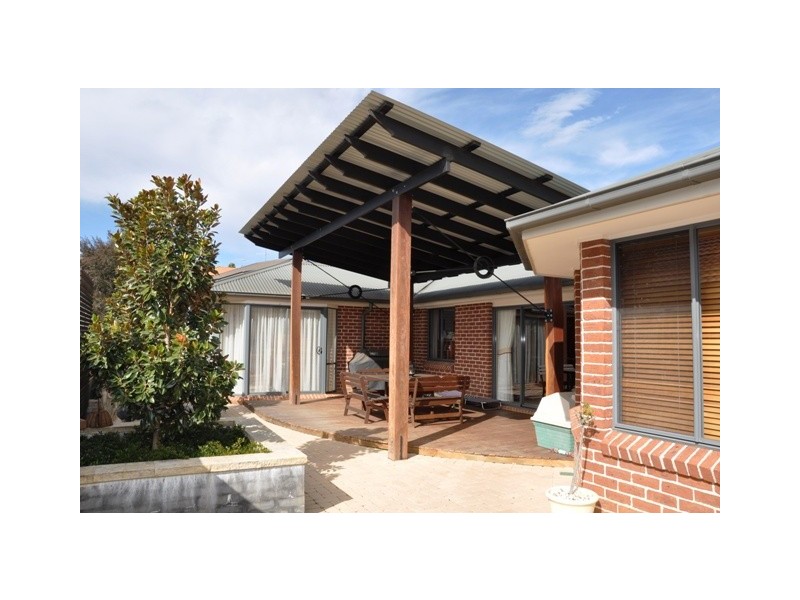 2 Bursaria Place, Mount Annan NSW 2567