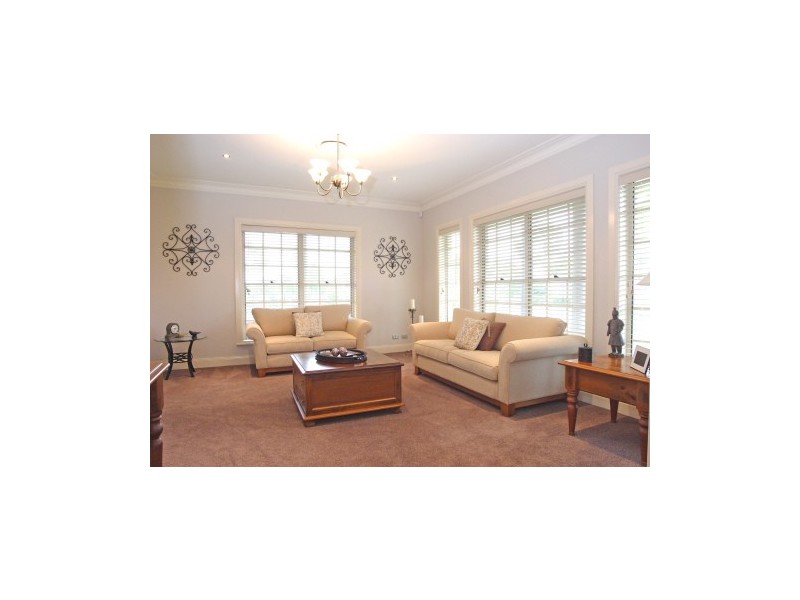 1 Hindmarsh Place, Camden Park NSW 2570