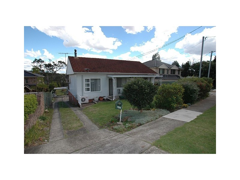 784 Henry Lawson Drive, Picnic Point NSW 2213