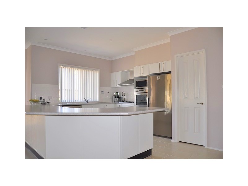 11 Maclean Lane, Camden Park NSW 2570