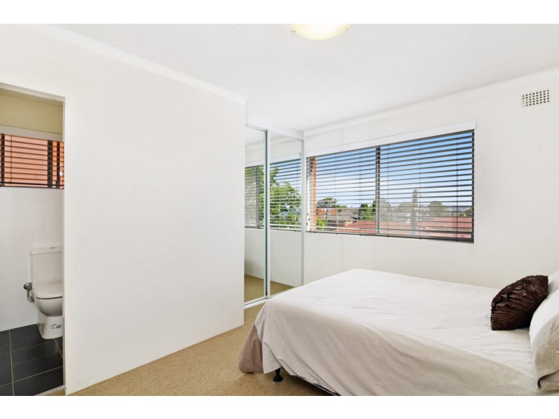 5/3 Western Crescent, Gladesville NSW 2111