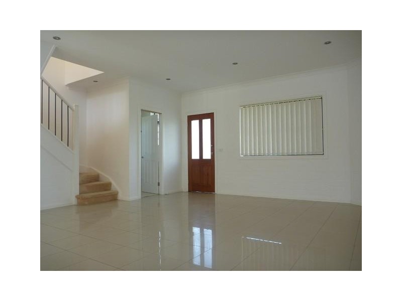 3/8 SHORT STREET, Helensburgh NSW 2508