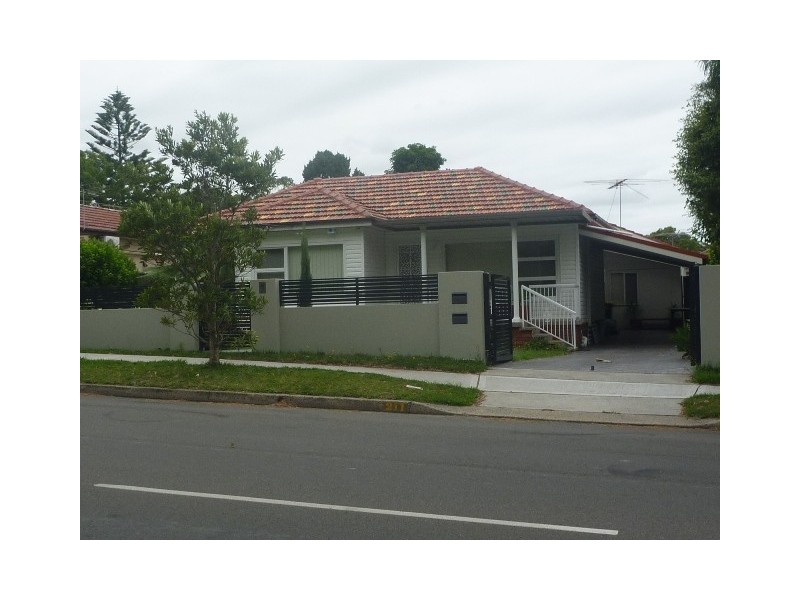 211 BOX RD, Sylvania NSW 2224