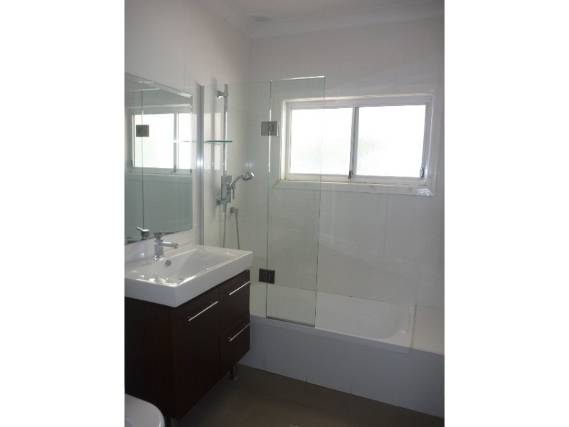 211 BOX RD, Sylvania NSW 2224