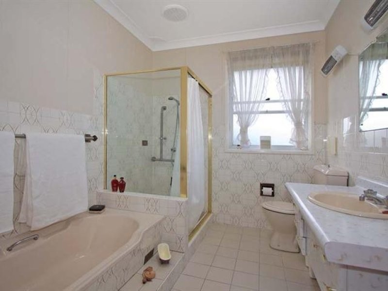 17 Seine Place, Miranda NSW 2228