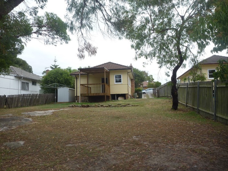 15 Moona Road, Kirrawee NSW 2232